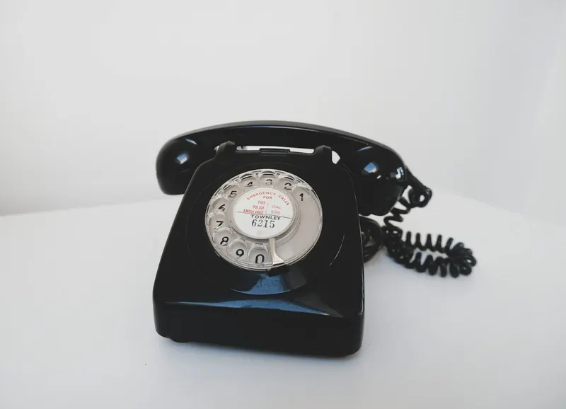 Μαύρο τηλέφωνο με καντράν GPO 746